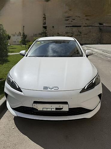 byd diskleri: BYD Qin Plus DM-i plug-in hibrid sedan Xüsusiyyətlər: - Kuzov — 2