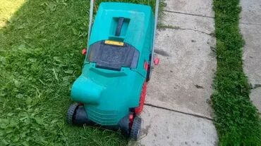 Baštenski alati i oprema: **Skidač mahovine-vertikulator Bosch UniversalVerticut 1100** ID — 7