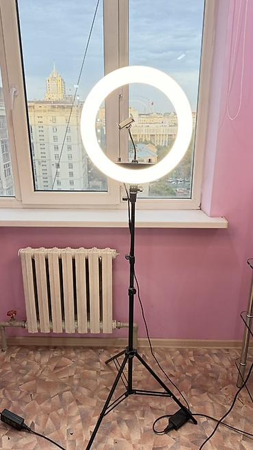 селфи кольцо: Кольцевая LED‑лампа на штативе - Диаметр кольца: около 30–35 см — 2
