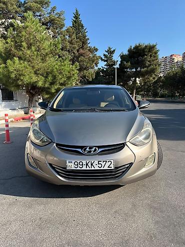 Hyundai Elantra: 1.8 l | 2012 il Sedan