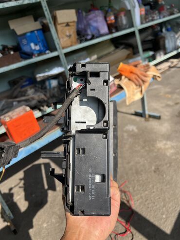 Другие автозапчасти: Запчасти от Мерседес-Бенс W211 E320 Датчик расходомер ПРОДАН — 16