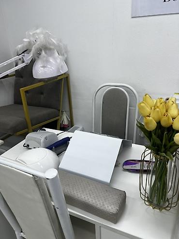 педикюрная: Срочно сдаю в аренду маникюрный столик и педикюрное кресло.Доступ — 1