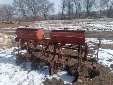 Другие тракторы: Трактор колесный, красный, кабина закрытого типа. Характеристики и — 6