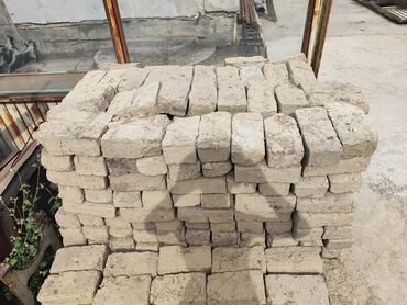 птица домашняя: Сырой кирпич.
цена:3 сом за штуку.
В наличии 520 штук