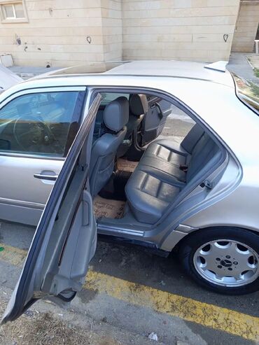 Mercedes-Benz: Mercedes-Benz 230: 2.3 l | 1997 il Sedan — 8