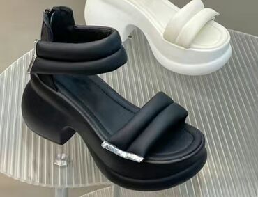 обувь подростков: Черные женские босоножки, очень удобные и лёгкие, смотрятся шикарно