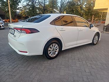 Toyota: Toyota Corolla: 2021 г., 1.8 л, Автомат, Гибрид, Седан — 2