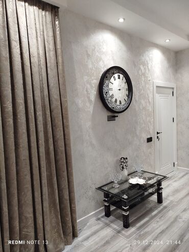 Sifarişlə əl işləri: 3d baralyef əl işi Saat və ayın birlikdə ahəngi Tamamilə əl işidir — 7