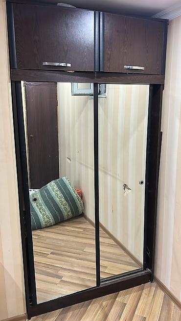 küpe dolab: SDəhliz dolabı satılır 130 azn.Ölçü:hünd 235 sm,eni 121 — 1