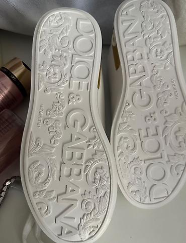 Krasofkalar və idman ayaqqabıları: Dolce & Gabbana ağ rəngli kişi/kadın krossovkaları 55azn alinib - — 2