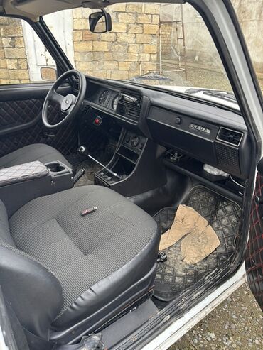 VAZ (LADA): LADA klassik model (sedan) – ağ rəngli, ön hissədə yerləşən benzin — 3