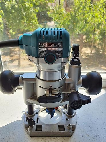 Alətlər: Makita RT0701CX7 elektrik əl frezeri – 2 baza və aksesuarlarla — 1