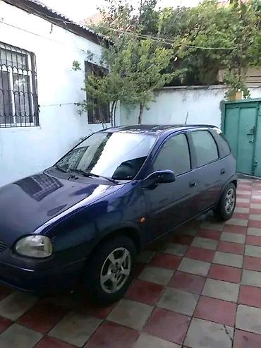 Opel: Opel Corsa B, 5 qapılı hetçbek - Kuzov: tünd mavi rəng, kompakt ölçü — 2