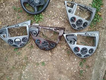 sa staklom: CENTRALNA KONZOLA ZA FORD FOCUS OD 1998. DO 2004. GOD. | Sredisnje — 1