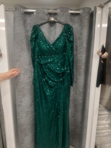 длинное платье темно зеленого: Вечерние платья