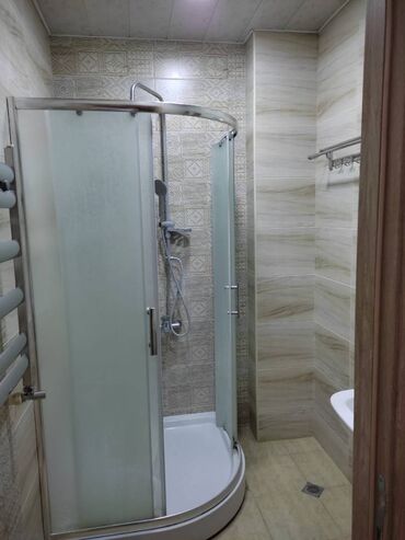 Uzunmüddətli kirayə mənzillər: 20 yanvar metrosuna yaxın 17 mertebeli binanın 8-ci mərtəbəsində — 7