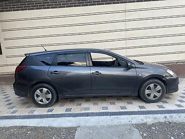 справа: Toyota Caldina: 2003 г., Универсал — 4