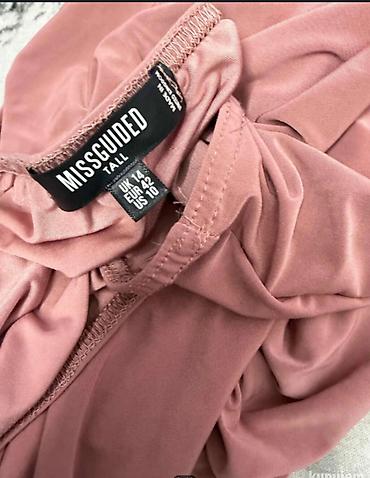 pantalone mona: Prelepa Missguided Tall haljina na jedno rame, veličine 42 za višu — 2
