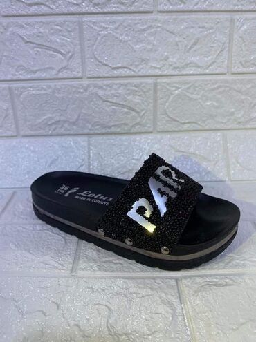 Papuče: Nova kolekcija
1600din.
36-40 — 2