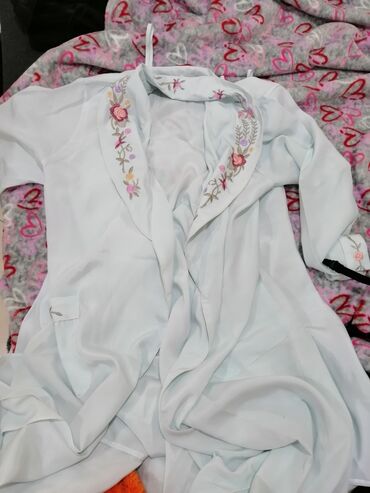 kućne haljine za starije žene: Spavacica sa ogrtačem, mekana i jako prijatna za nosenje, nije