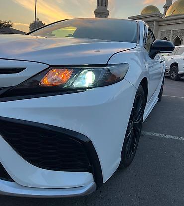 geely e5: Toyota Camry: 2022 г., 2.5 л, Типтроник, Бензин, Седан — 1