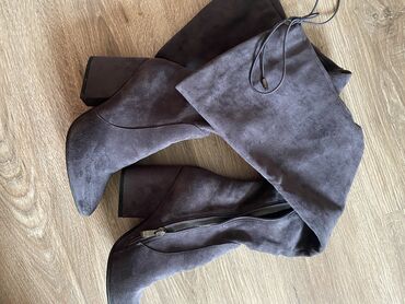 Сапоги: Продаю сапоги деми+зима Продаю сапоги деми+зима Цвет серый Размер 37 — 2