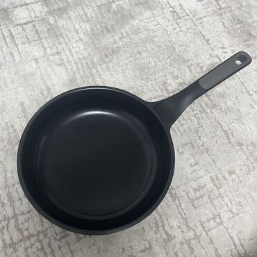 стиральная доска: Сковородка BergHOFF. Размер 24 дюйма. Состояние новое