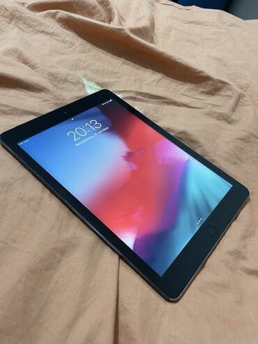 айпад эйр 5: Планшет, Apple, память 32 ГБ, 10" - 11", 4G (LTE), Б/у, Классический цвет - Серебристый