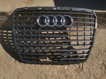 duksevi za menjac: Maska za Audi ima malo oštećenja