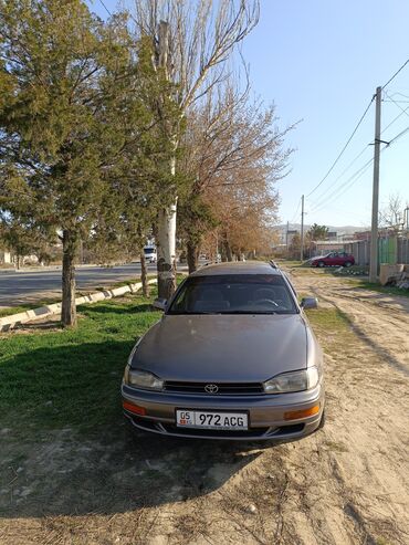срочно срочно продаю машина: Toyota Camry: 1993 г., 2.2 л, Механика, Газ, Универсал