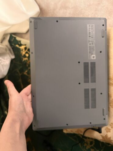 Kabrolar: Lenovo noutbuk Təptəzə alinib 1 ildir işlədilir. Real alicilar narahat