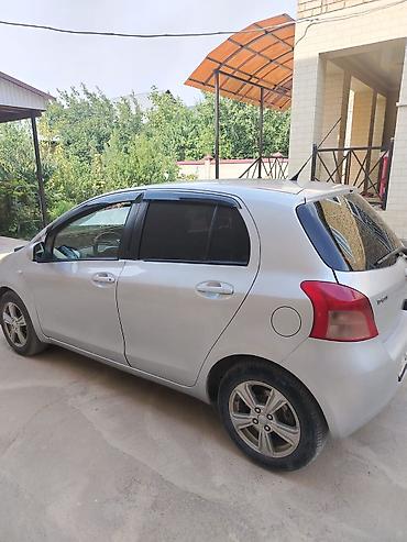 тонир: Toyota Yaris: 2009 г., Механика, Бензин, Хэтчбэк — 5