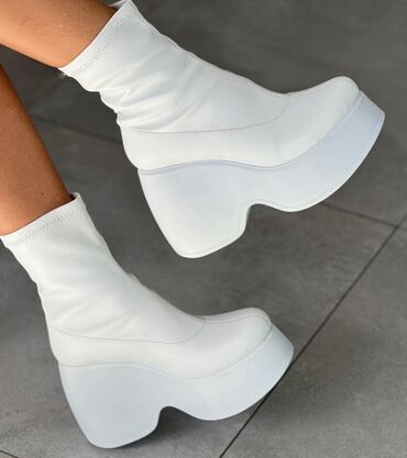 Čizme: Br 36-40
Peta:10cm — 3