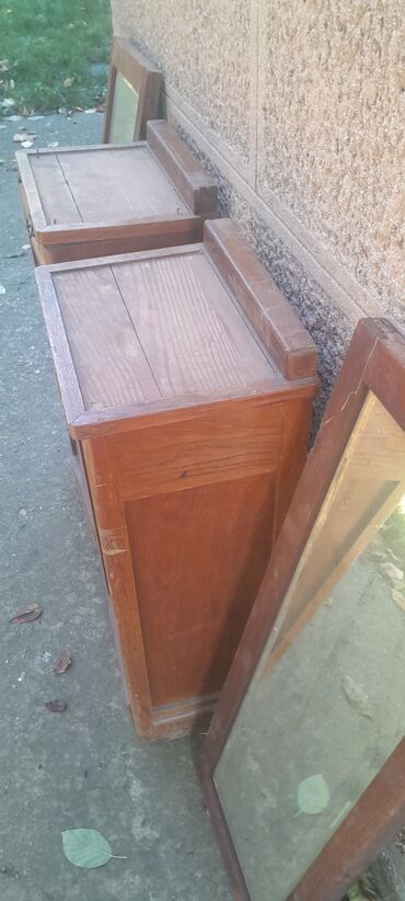 Stilske komode: Drvene noćne ormariće – starinski model - Materijal: puno drvo (hrast — 3