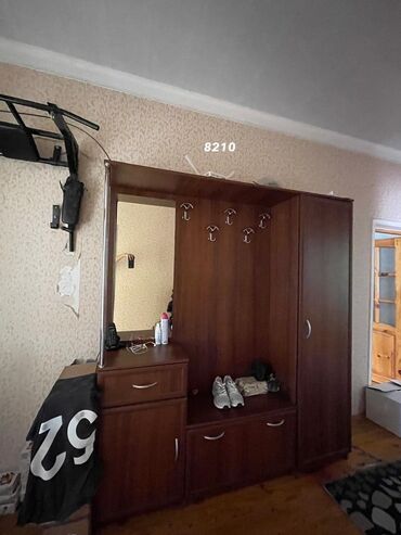 Dolablar: İşlənmiş, Açılan, Düz dolab, Dəhliz dolabı, Azərbaycan
