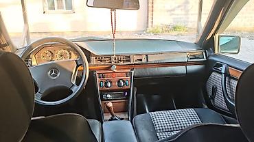 r17 225: Mercedes-Benz W124: 1992 г., 2.3 л, Механика, Газ, Седан — 4
