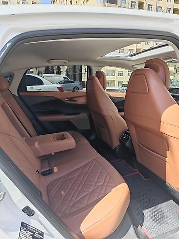 2005 kia sephia: Changan Qiyuan A05: 4.3 l | 2024 il 88000 km Sedan — 3