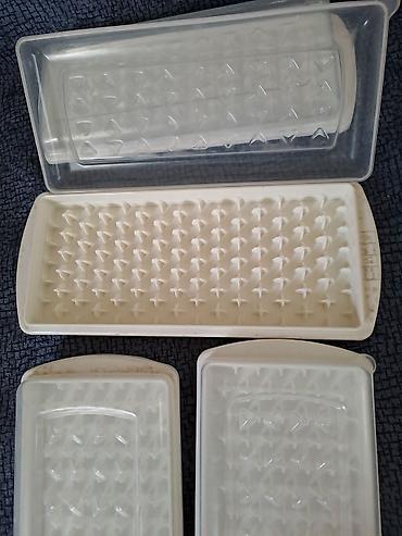 saat alanlar: YENİ GELDİ YENİ FARMATDA. SOYUDUCUDA. BUZ DOLABİNA BUZ YİGİLAN GABLAR — 2