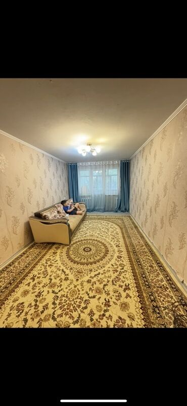 ищю комнату с подселением: 1 комната, 32 м², 104 серия, 1 этаж, Косметический ремонт