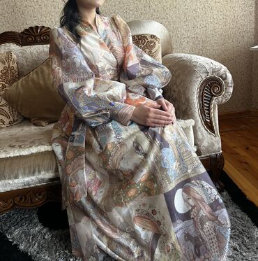 костюм платье: Вечернее платье, Пышное, Длинная модель, С рукавами, M (EU 38)
