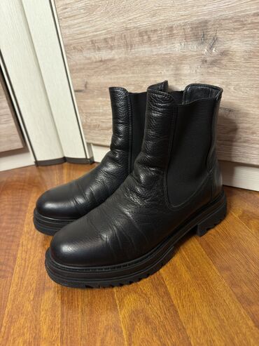 женские зимние обувь: Сапоги, 38.5, цвет - Черный