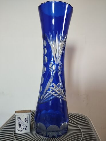 Антикварные вазы: Ваза чешский хрусталь, синяя, 1500 сом. Разная посуда, советская