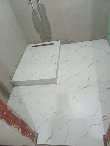 Duş poddonları: Duş üçün mərtəbə trapı ilə pilləli podest – monolit kafel/keramoqranit — 6