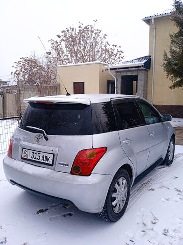 Toyota: Toyota ist: 2002 г., 1.5 л, Автомат, Бензин, Хэтчбэк