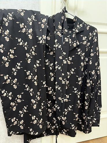 Qadın pijama dəsti – çiçək naxışlı, qara fon - İki hissəli dəst lalafo.az -da Qadın pijama dəsti – çiçək naxışlı, qara fon - İki hissəli dəst