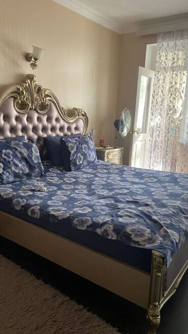 Спальные гарнитуры: Двуспальная кровать, Шкаф, Трюмо, 2 тумбы, Б/у