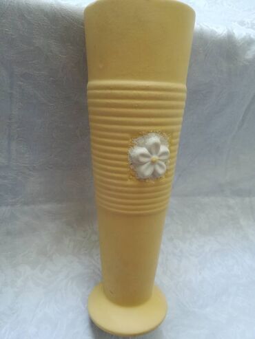 satovi nova pazova: Vase, color - Yellow, New