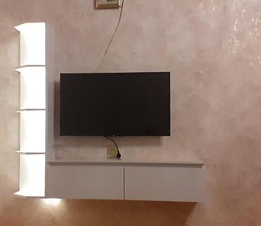 televizor stend: Divar üçün TV modulu və asma rəf sistemi - Rəng: ağ - Dizayn: minimal — 2