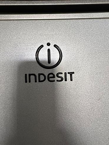 Холодильник Indesit, двухкамерный, серебристого цвета (серый