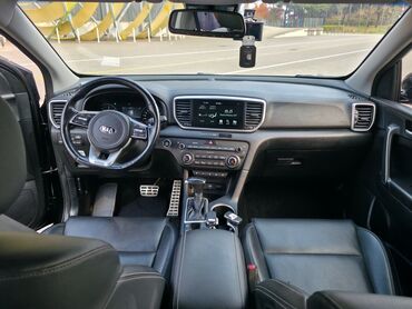 Другие детали кузова: Кроссовер (черный) — 5‑дверный, просторный багажник и салон. Основные — 5